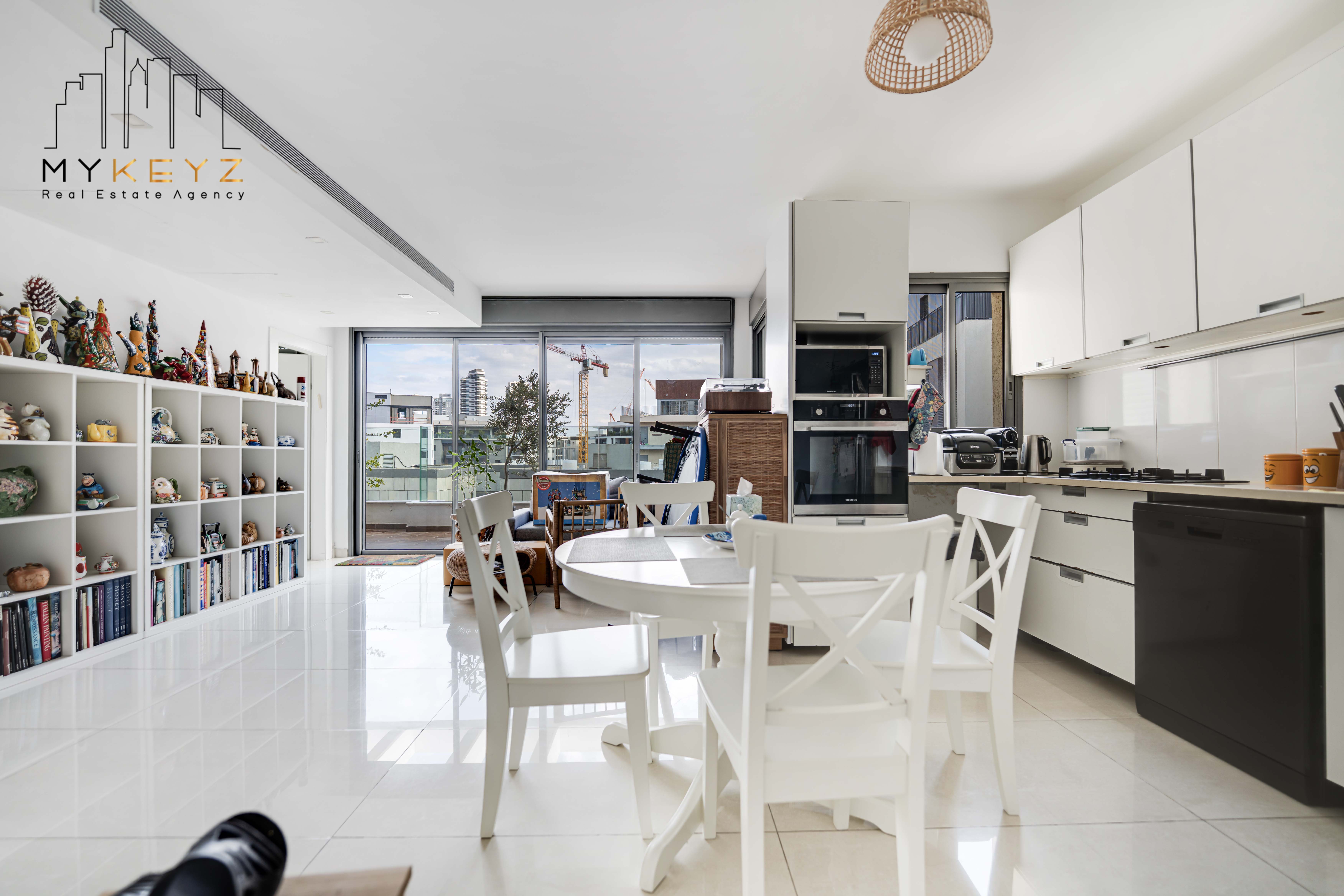 Luxueux Duplex Neuf avec Terrasse Spacieuse